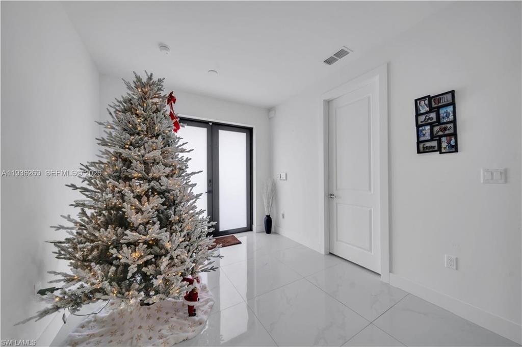 1112 Clark Ave Property Photo 6