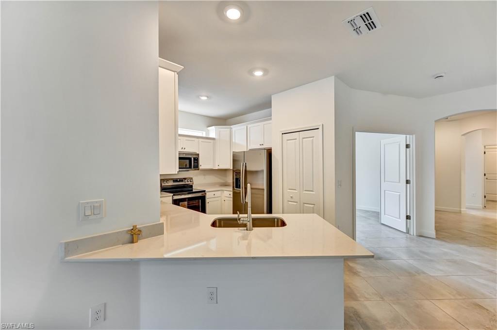 20545 Hazelnut Ct S Property Photo 4