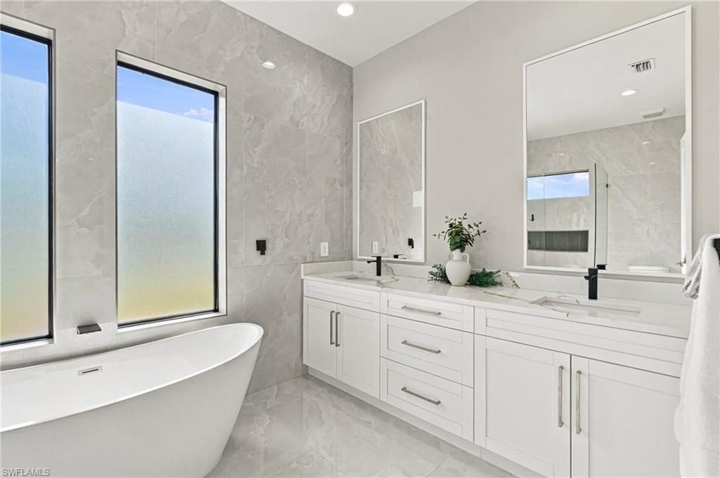 516 Nw 35th Pl Property Photo 17