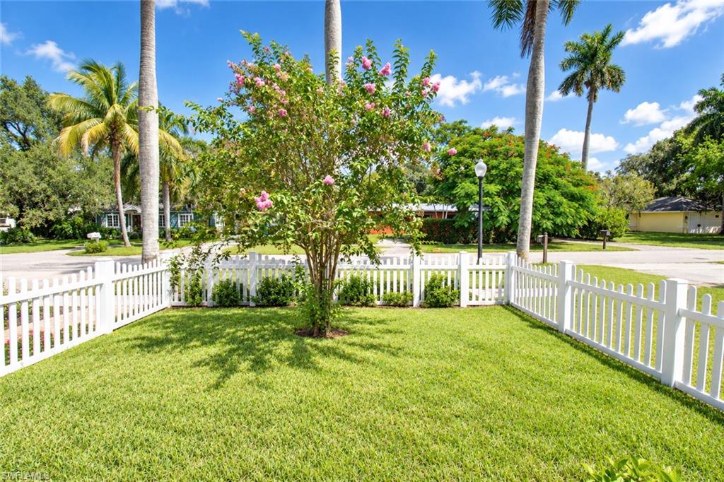 1530 Poinciana Ave Property Photo 3