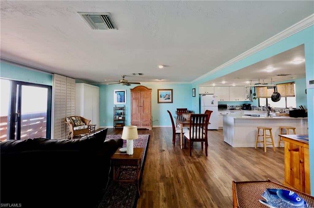 7702 Bocilla Ln Property Photo 12