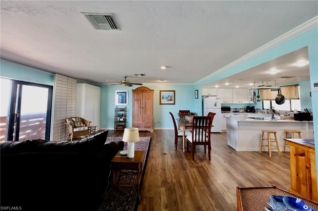 7702 Bocilla Ln Property Photo 13