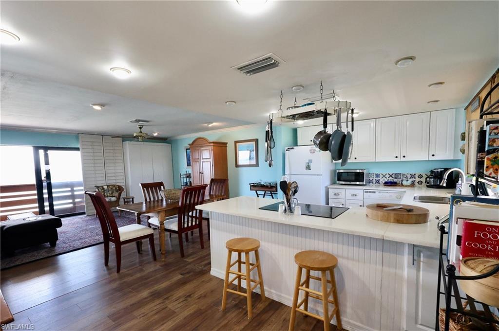 7702 Bocilla Ln Property Photo 14
