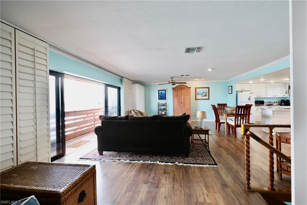7702 Bocilla Ln Property Photo 20