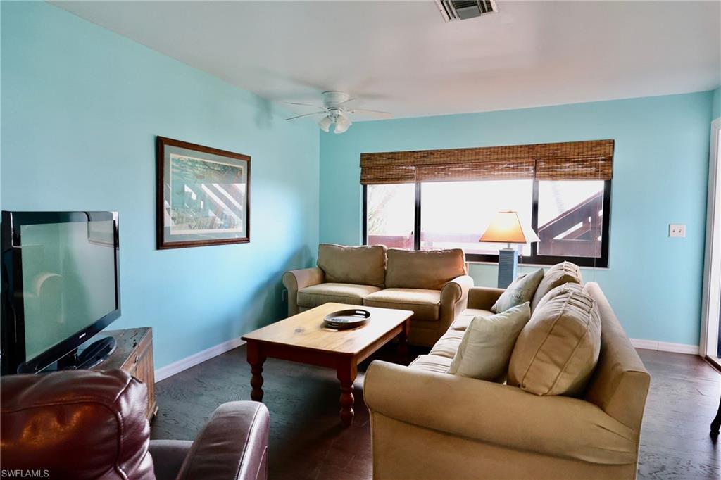 7702 Bocilla Ln Property Photo 32