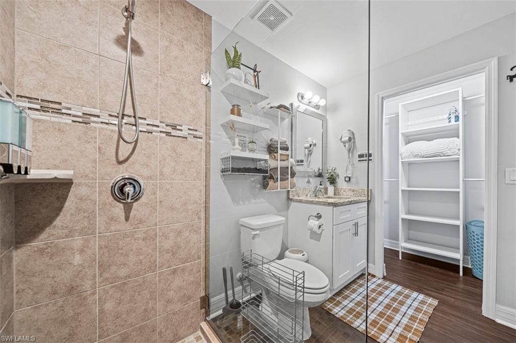 522 Ne Van Loon Ln Property Photo 5