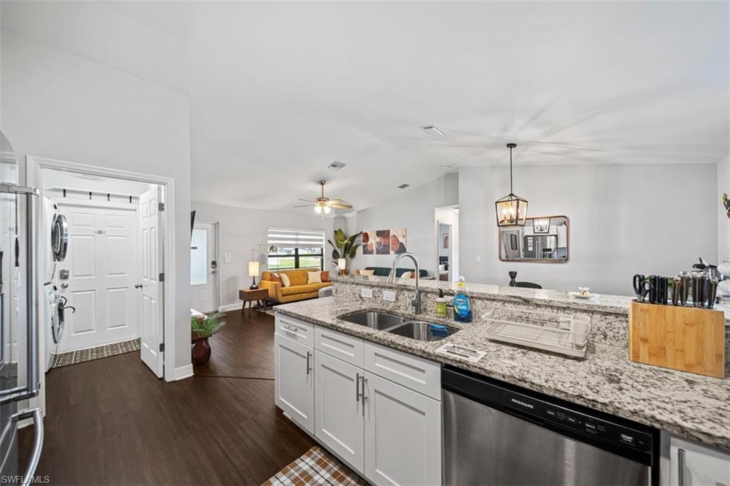 522 Ne Van Loon Ln Property Photo 16
