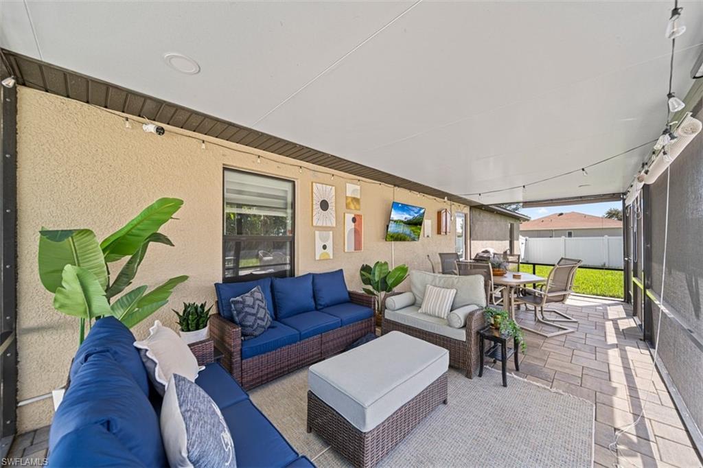 522 Ne Van Loon Ln Property Photo 32