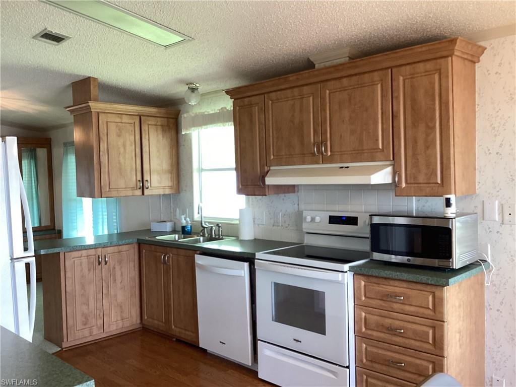 9742 Sugarberry Way Property Photo 4