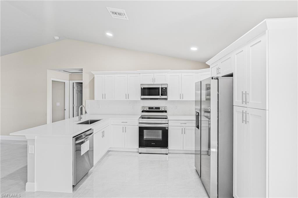 180 Peerless St Property Photo 4