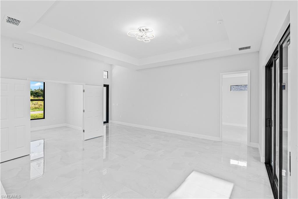 736 Chambers St E Property Photo 17
