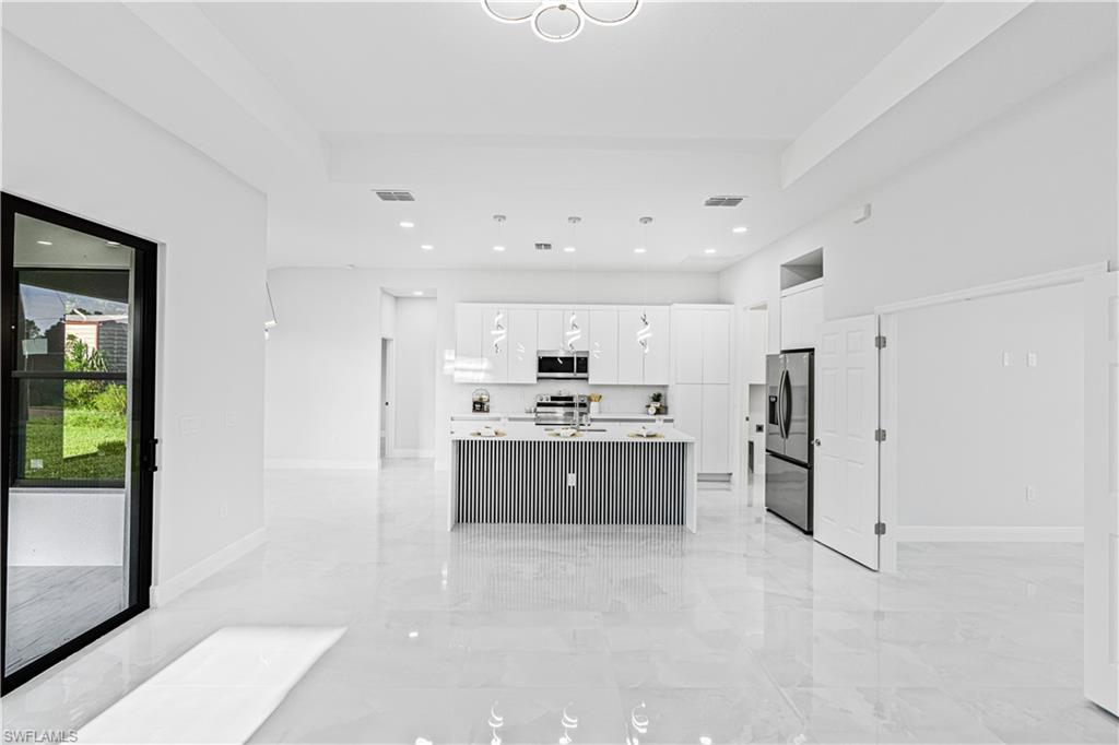 736 Chambers St E Property Photo 18