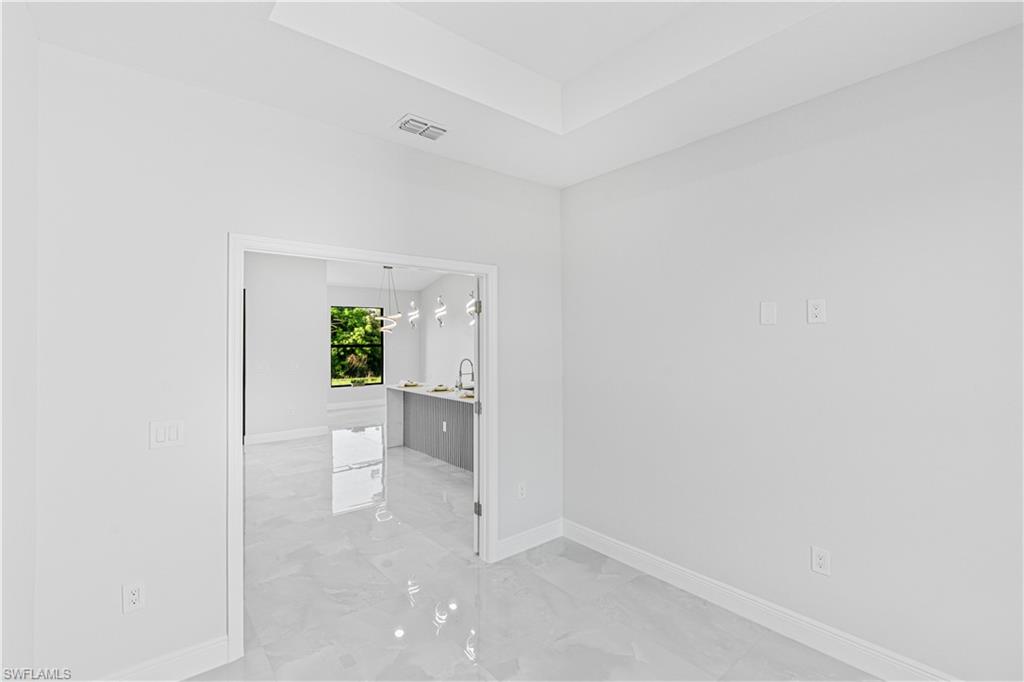 736 Chambers St E Property Photo 27