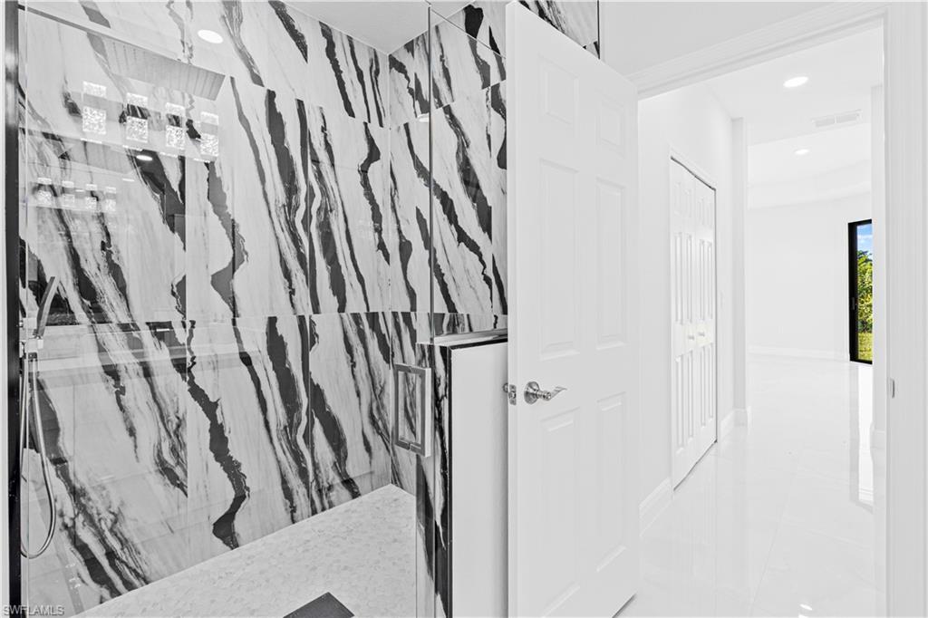 736 Chambers St E Property Photo 40