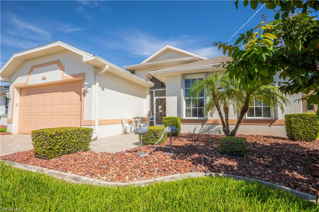 3821 Ponytail Palm Ct Property Photo 3