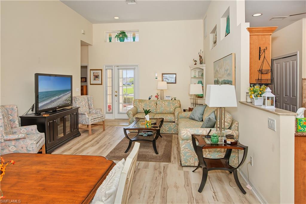 3821 Ponytail Palm Ct Property Photo 10