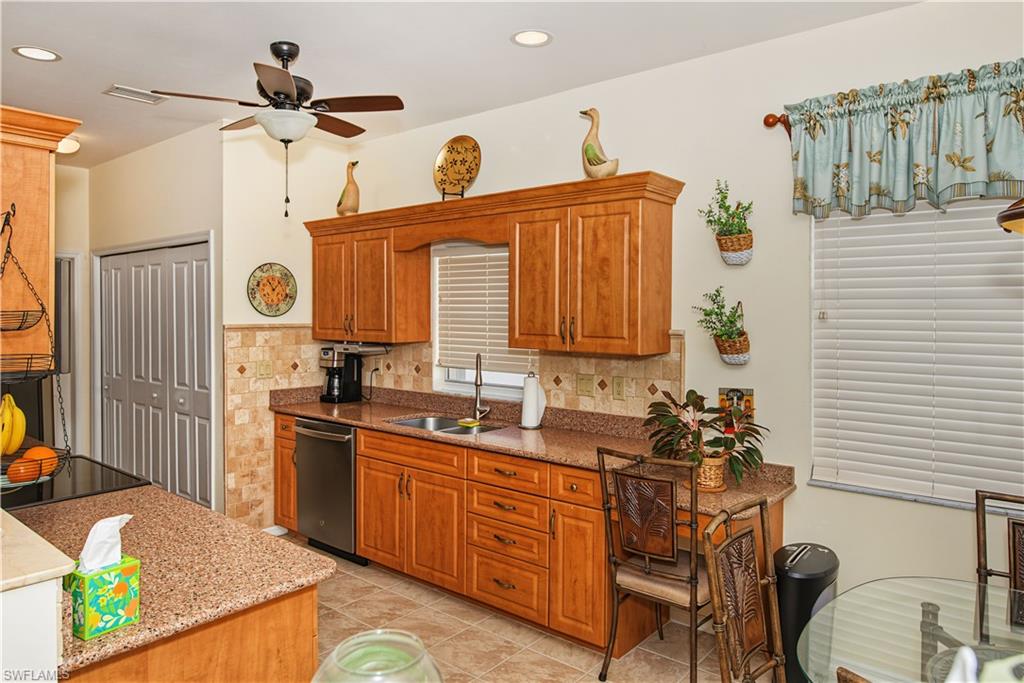 3821 Ponytail Palm Ct Property Photo 20