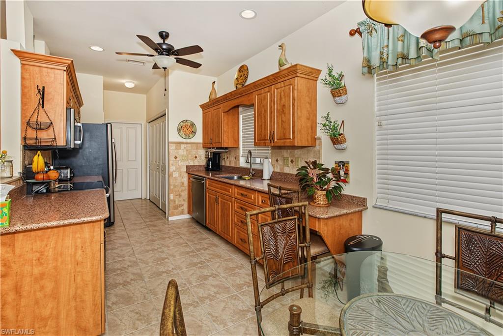 3821 Ponytail Palm Ct Property Photo 21