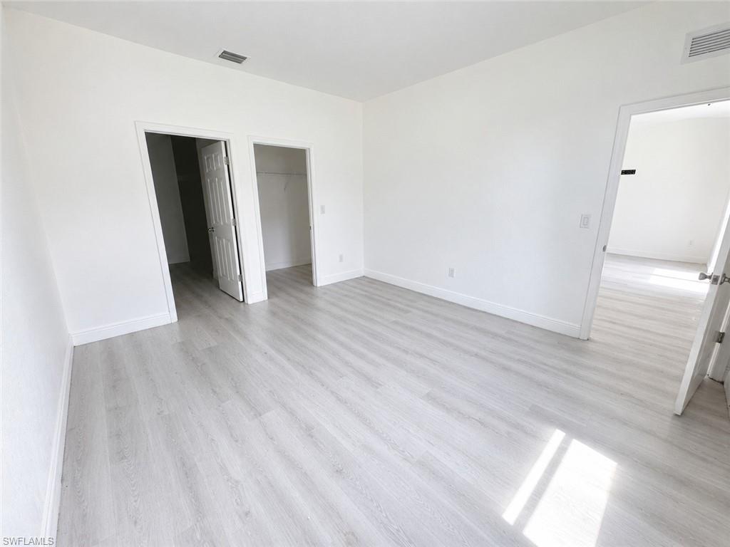 6045 Keystone Cir Property Photo 3