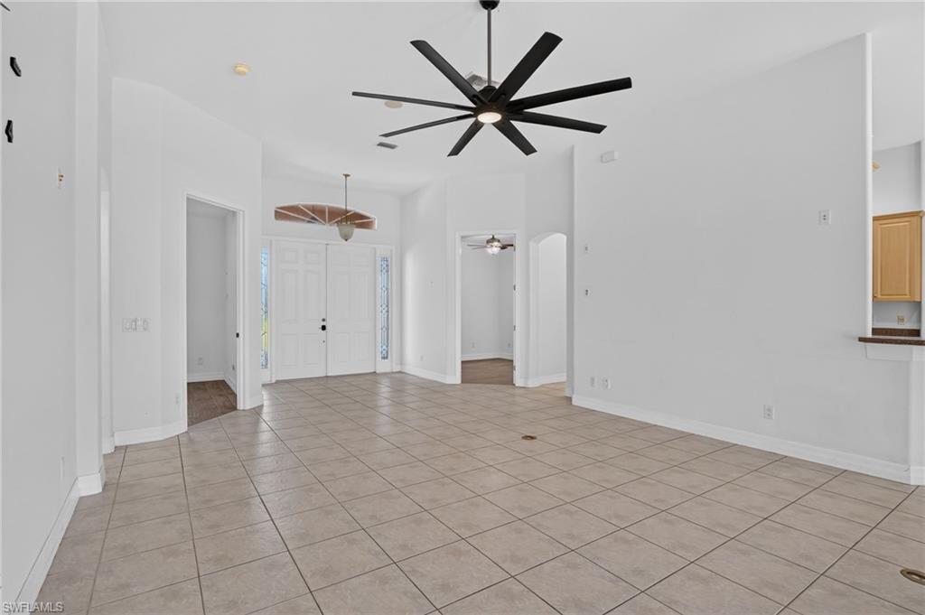 1012 Sw 39th Ter Property Photo 3