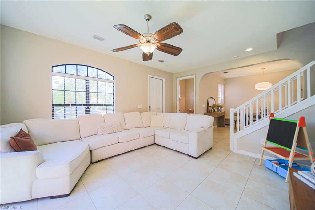 11901 Kemena St Property Photo 4