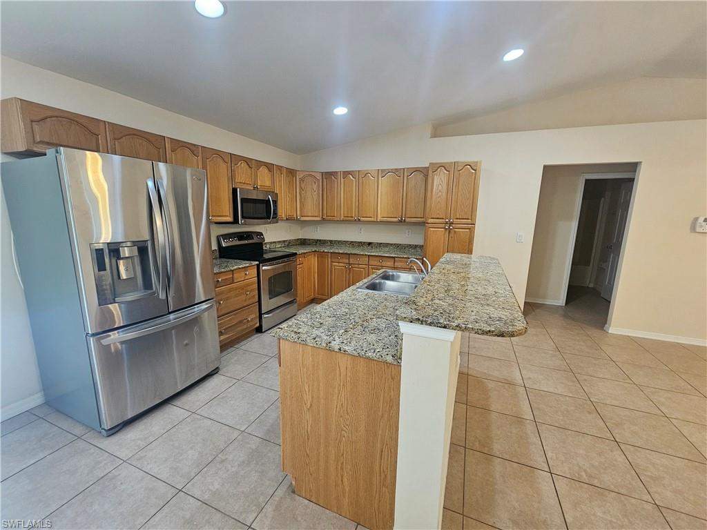 1116 Irving Ave Property Photo 4