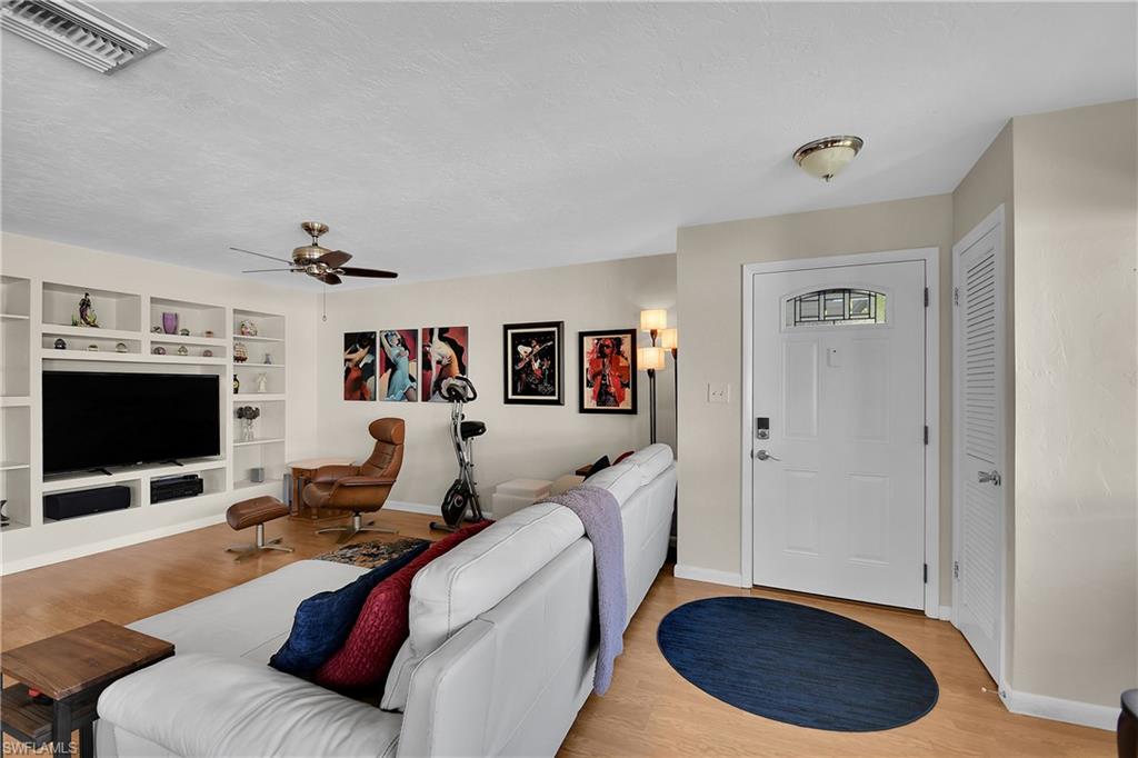 431 Van Buren St E5 Property Photo 4