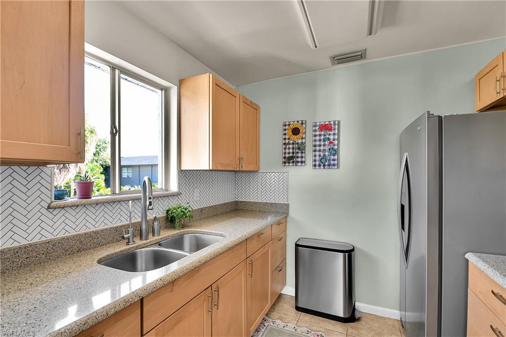 431 Van Buren St E5 Property Photo 9