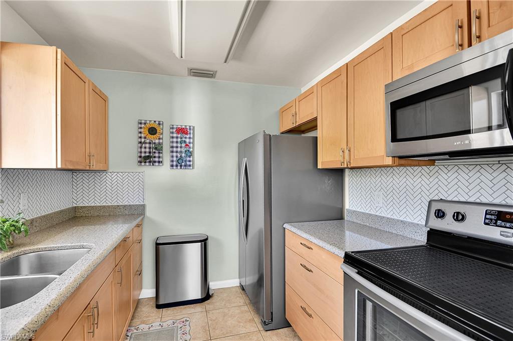 431 Van Buren St E5 Property Photo 10