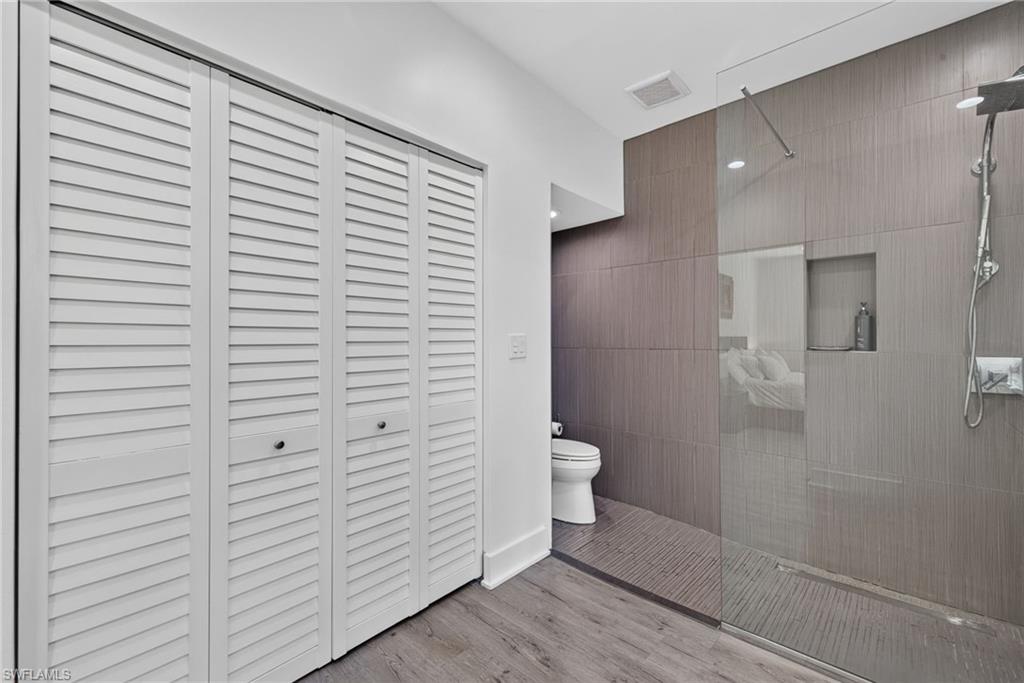 817/825 Julia St Property Photo 11
