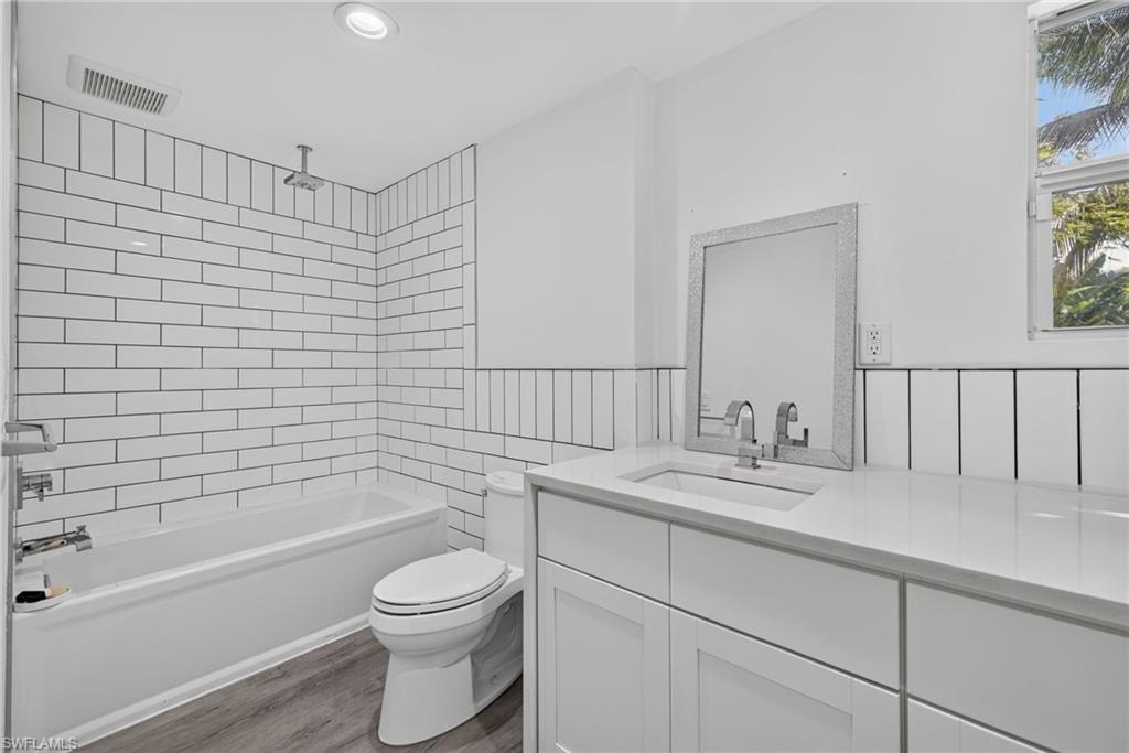 817/825 Julia St Property Photo 26