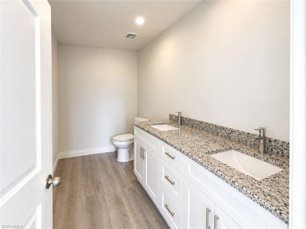 8056 Sherwood Cir Property Photo 3
