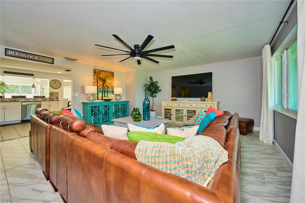 2212 Crystal Dr Property Photo 6