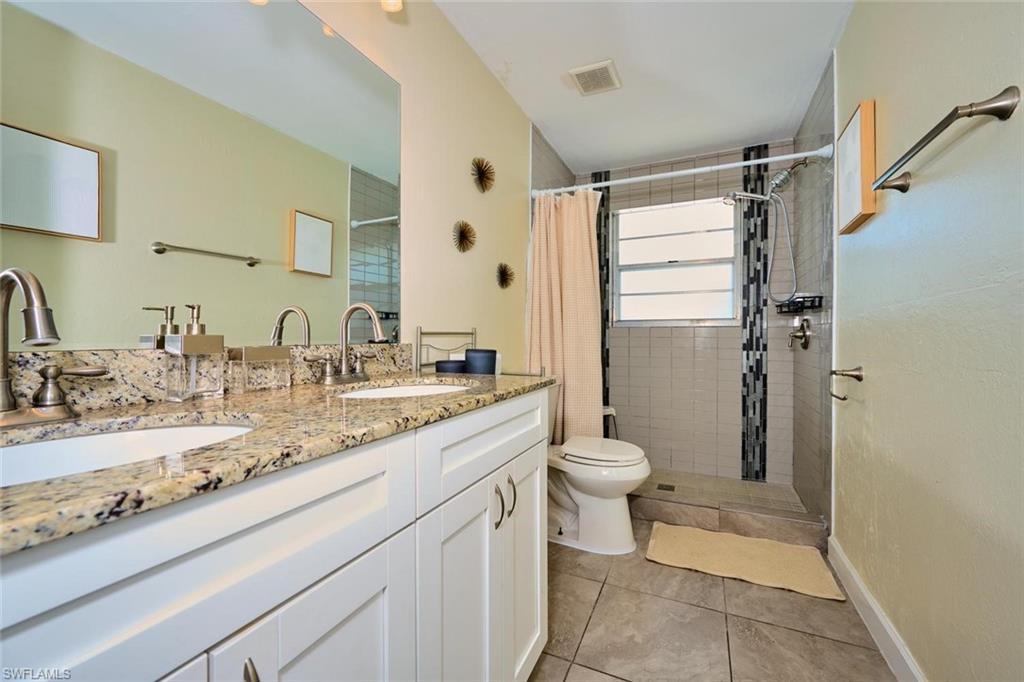 2212 Crystal Dr Property Photo 25