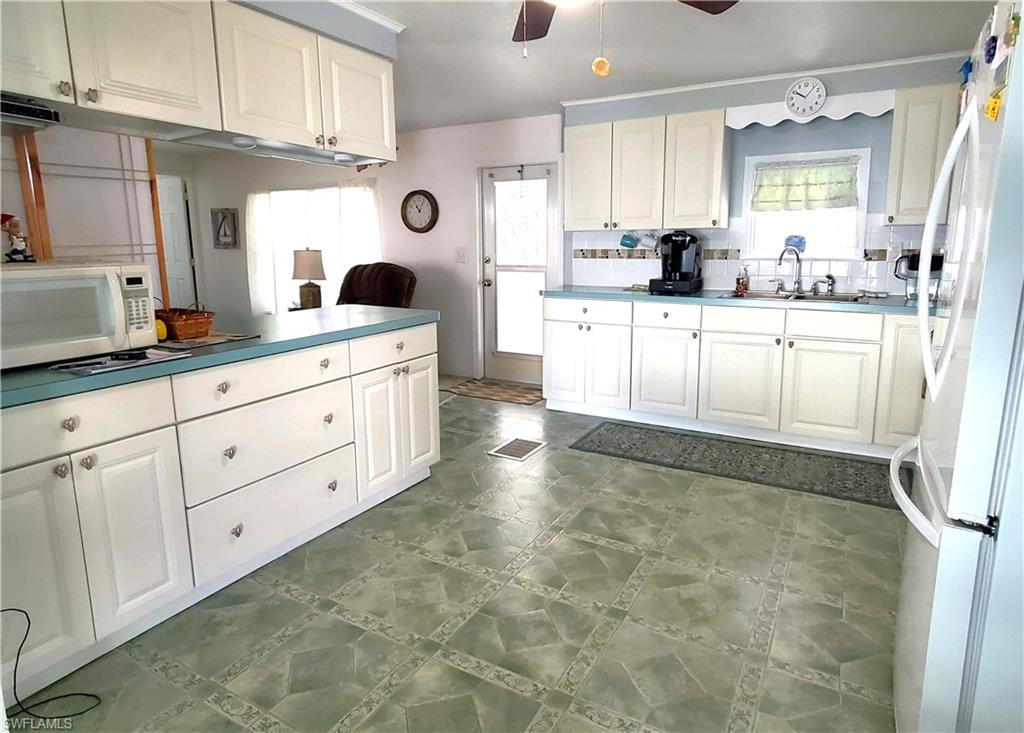 176 W Manatee Loop Property Photo 8
