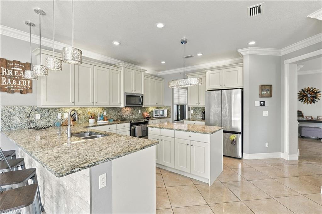 11696 Stonecreek Cir Property Photo 12