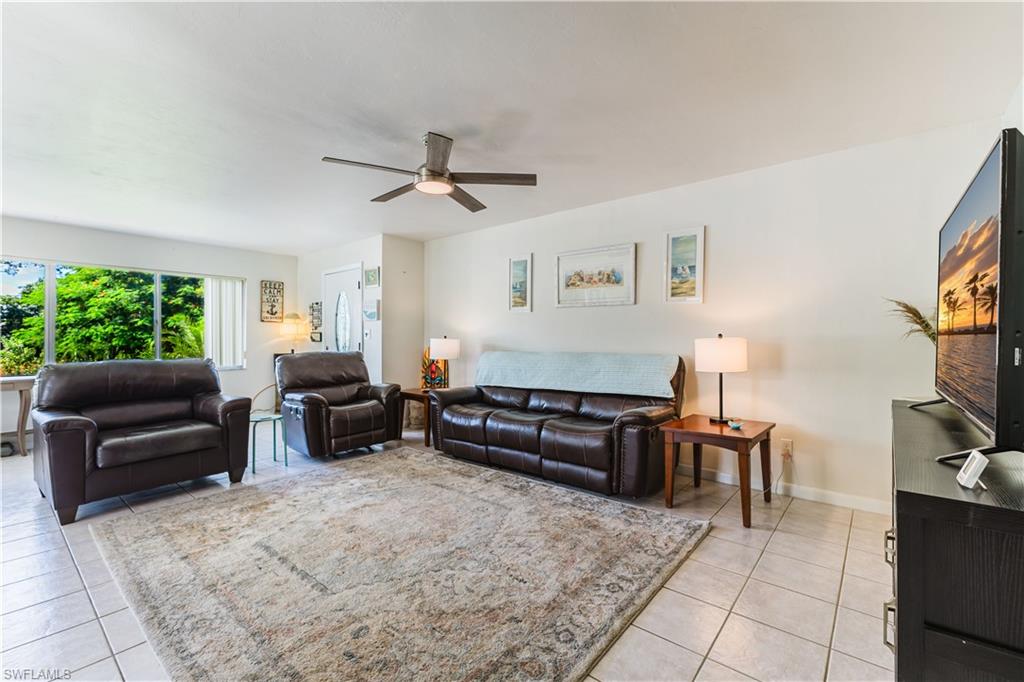 431 Van Buren St B8 Property Photo 10
