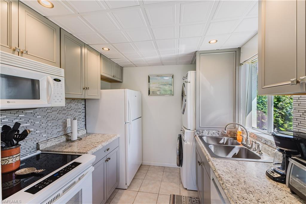 431 Van Buren St B8 Property Photo 15