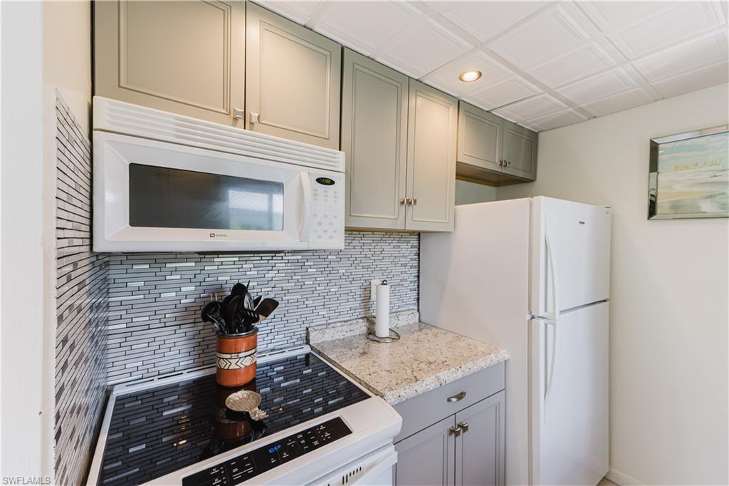 431 Van Buren St B8 Property Photo 17