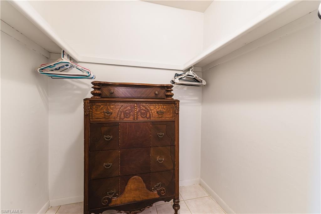 431 Van Buren St B8 Property Photo 24