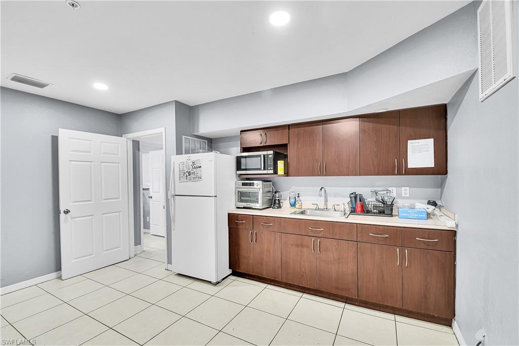12165 Metro Pkwy 1-4 Property Photo 9