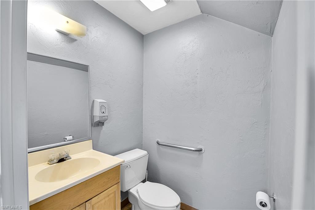 12165 Metro Pkwy 1-4 Property Photo 11