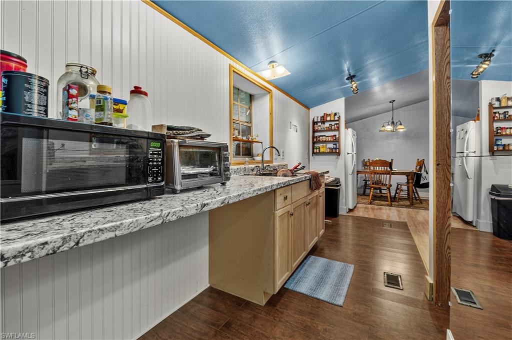 800 Woodland Blvd Property Photo 10