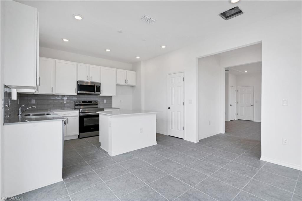 17319 Peregrine Way Property Photo 7