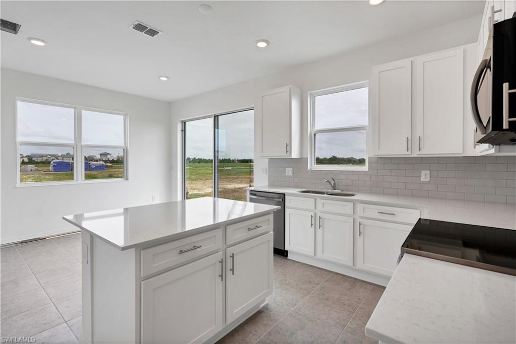 17319 Peregrine Way Property Photo 9