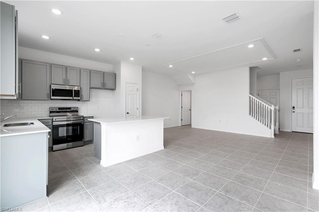 17323 Peregrine Way Property Photo 4