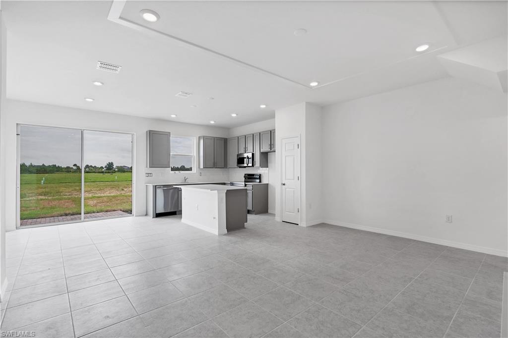 17323 Peregrine Way Property Photo 5