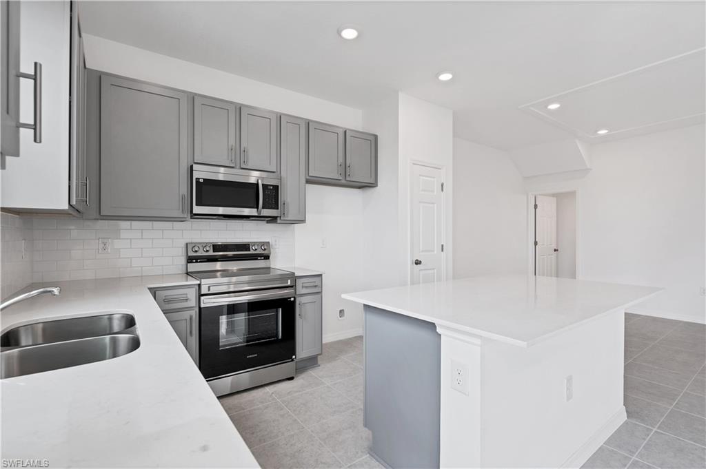 17323 Peregrine Way Property Photo 9