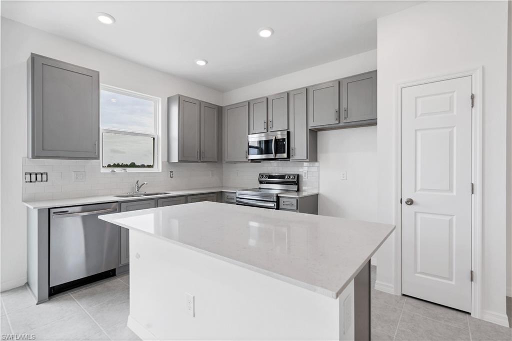 17323 Peregrine Way Property Photo 10
