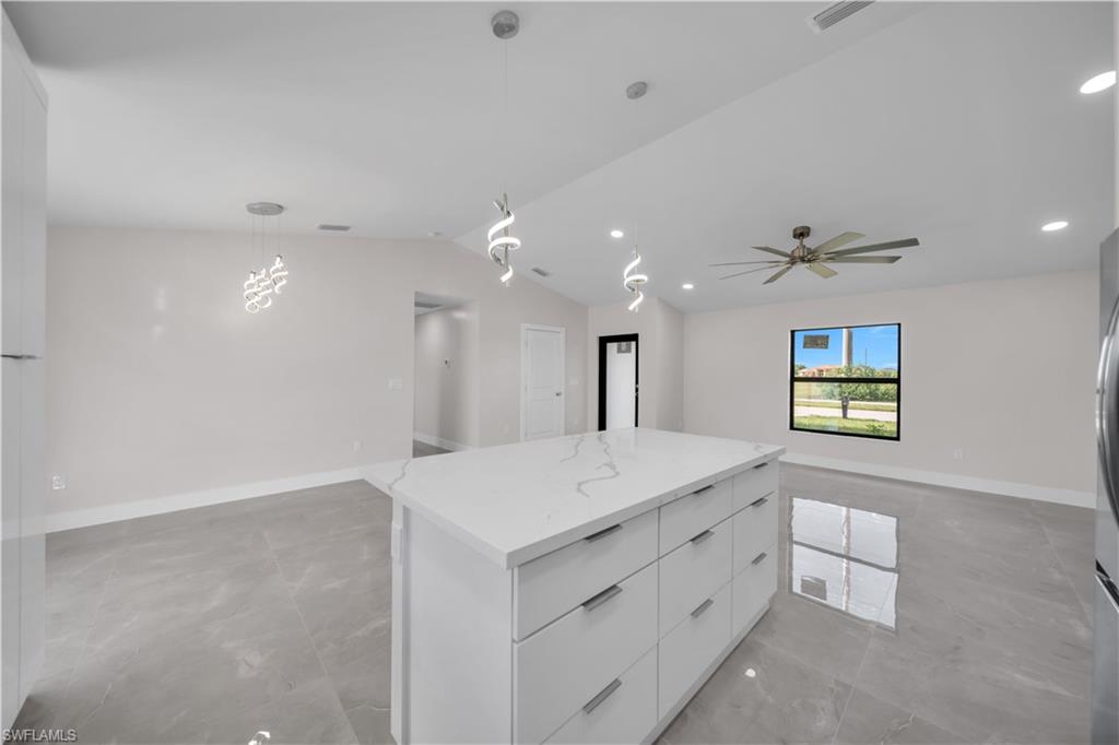 508 Kismet Pkwy W Property Photo 9